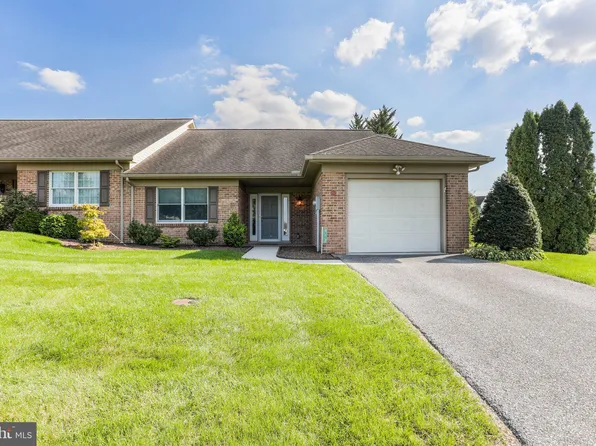 412 Benjamin Dr, Chambersburg, PA 17201