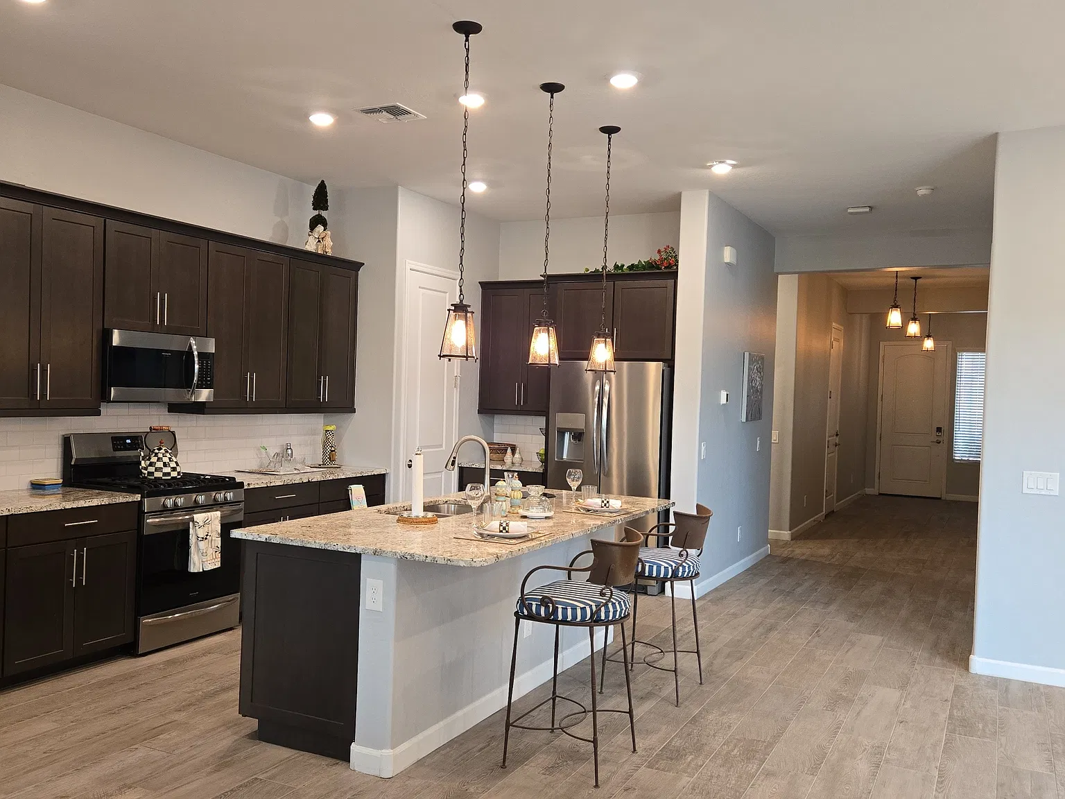3 bed, 2225 sqft, $3,195 — Photo 2