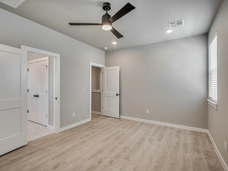 11 N Walnut St — Photo 8