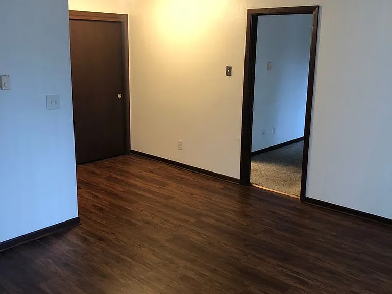Immaculate Updated 1 Bedroom with 1 Bath — Photo 26
