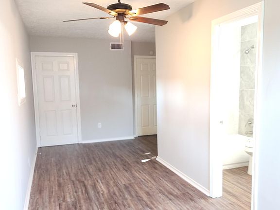 3rd image of 1825 Wayside Dr