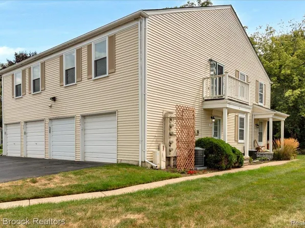 273 Inlet Ct, Walled Lake, MI 48390