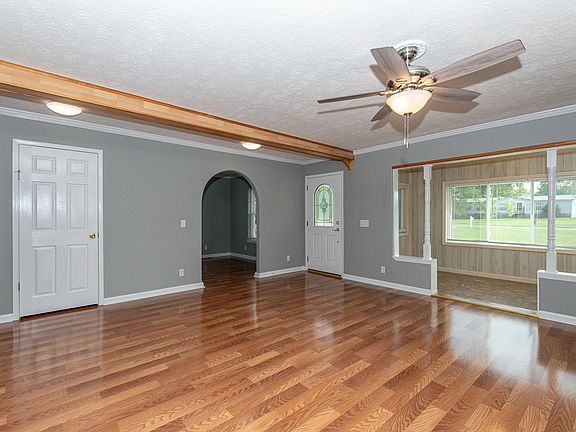 5th image of 128 Village Ln