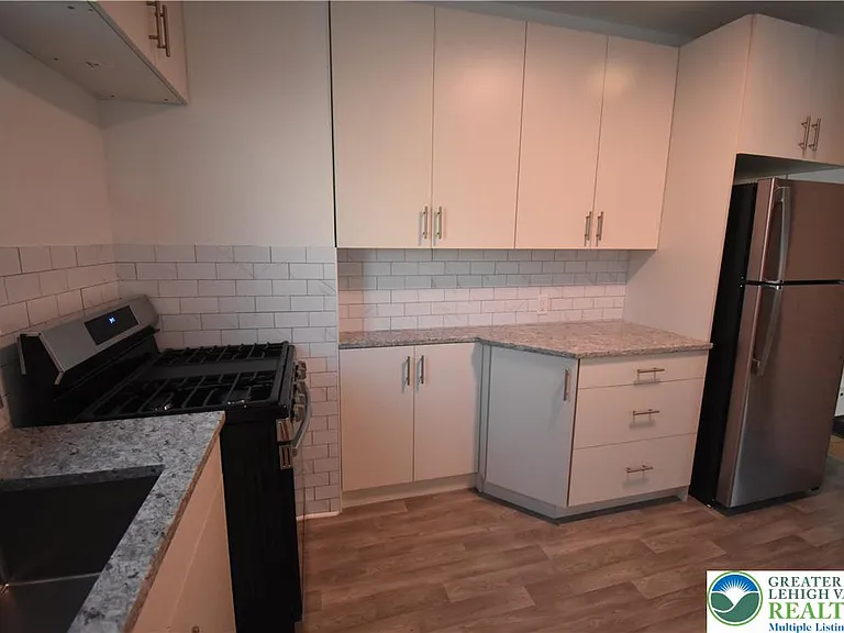 204 N 9th St — Photo 14