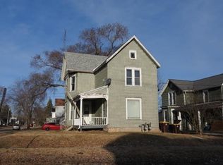 916 S Walnut Ave, Freeport, IL 61032