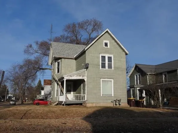 916 S Walnut Ave, Freeport, IL 61032