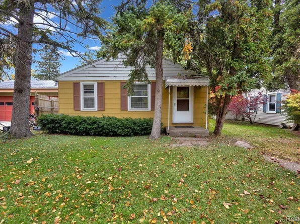 5250 Lakeshore Rd, Fort Gratiot, MI 48059