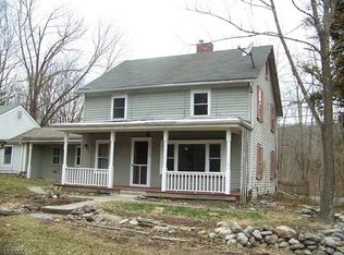 1 Chestnut Rd, Columbia, NJ 07832