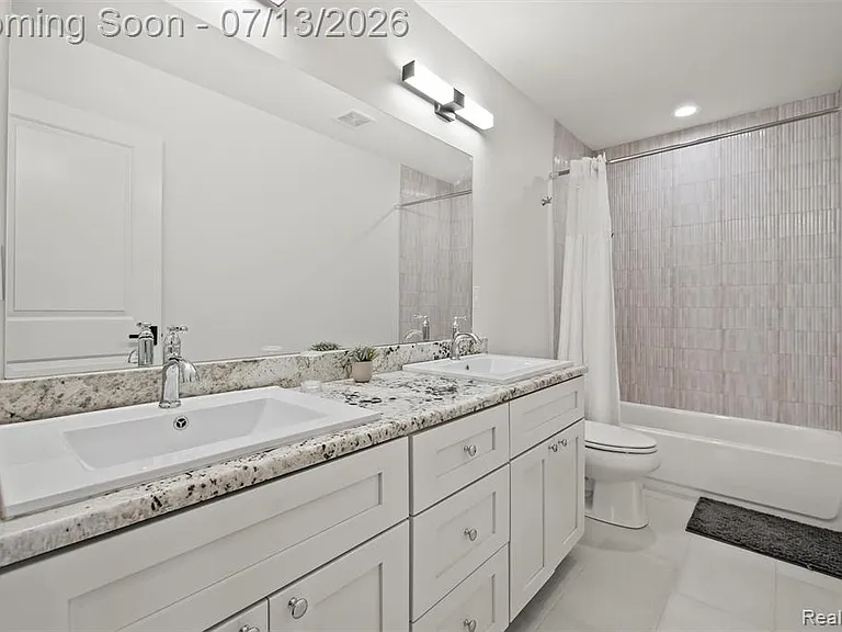 1049 Chapin Ave — Photo 30