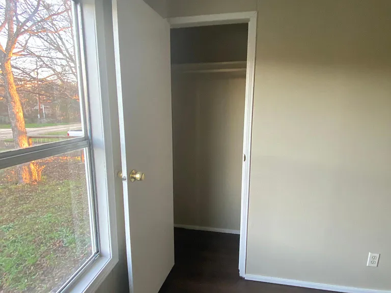 115 Walts Ln — Photo 2