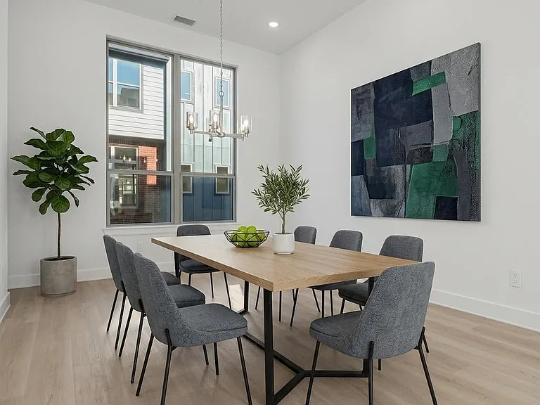 2524 Havenhurst St #102 — Photo 3