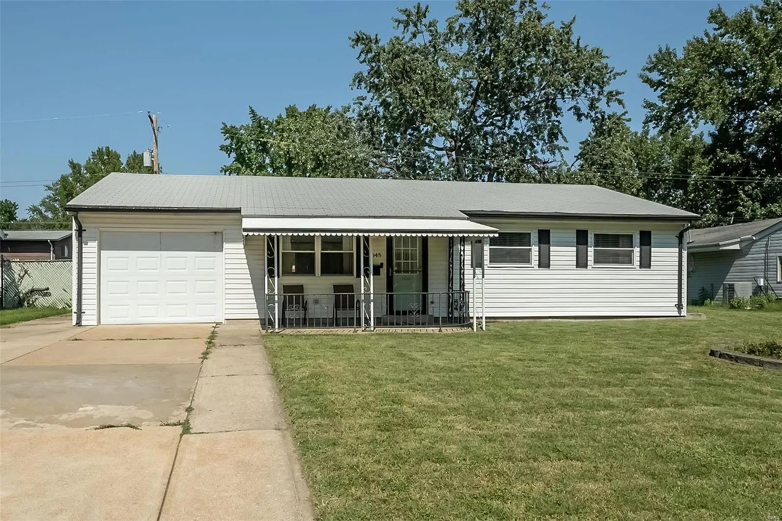 645 Lexington Park photo 1
