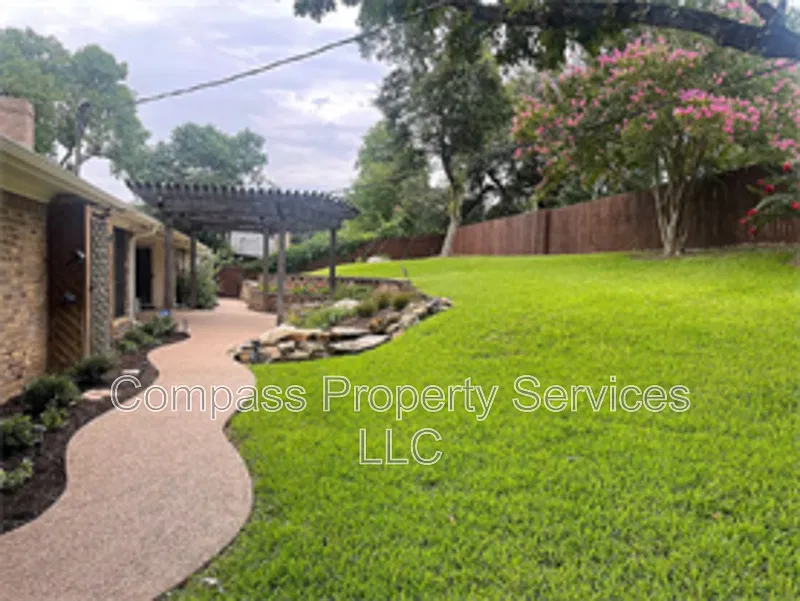 4 bed, 3.0 bath, 2588 sqft, $2,800 — Photo 4