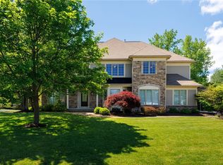 9 Harvest Gln, Pittsford, NY 14534