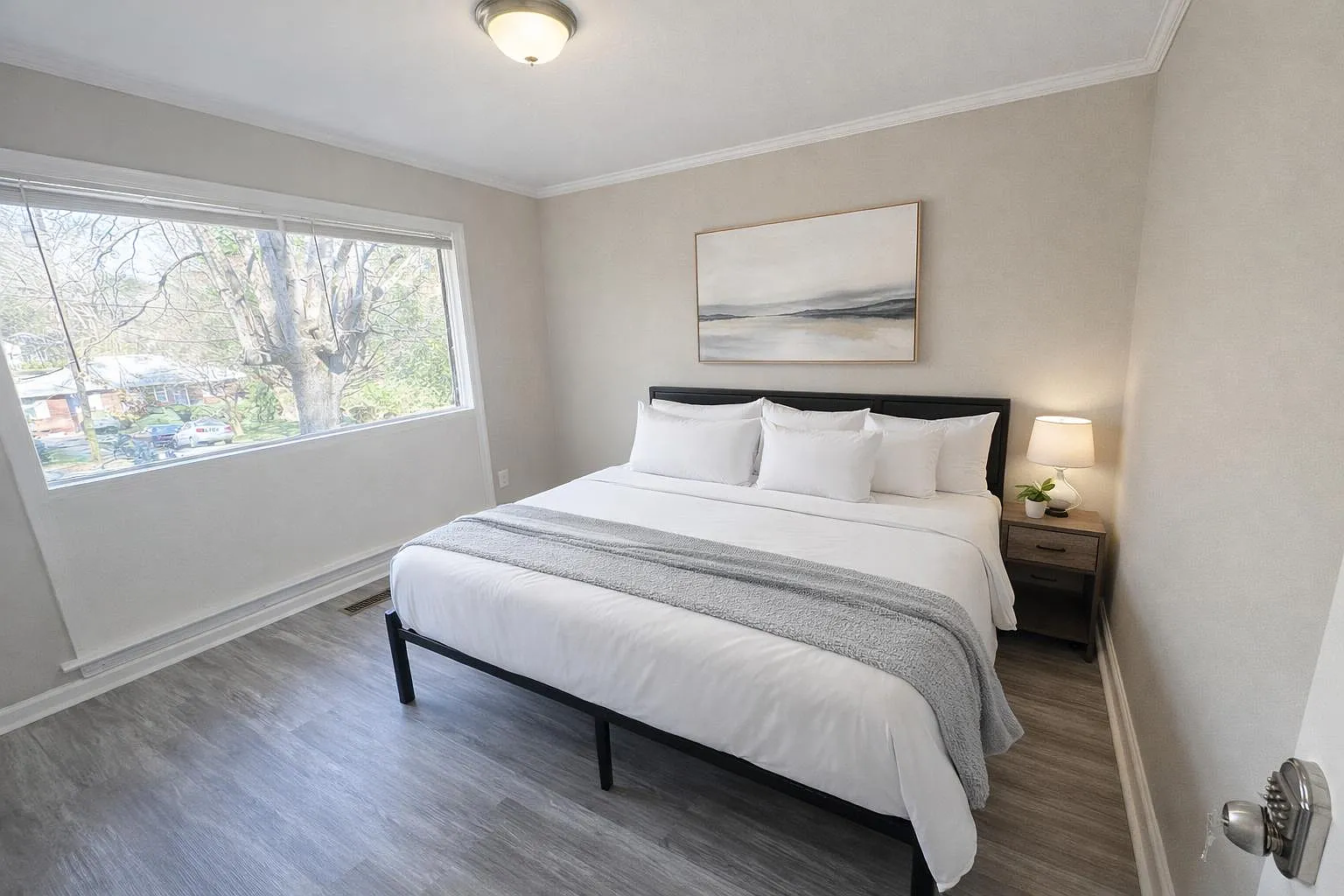 4 bed, 3.0 bath, 2200 sqft, $862 — Photo 1