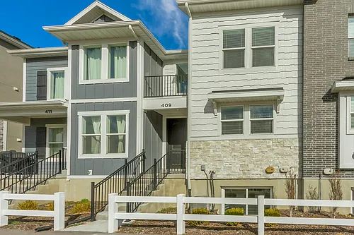 409 360 W Lakefront #709 Photo 1