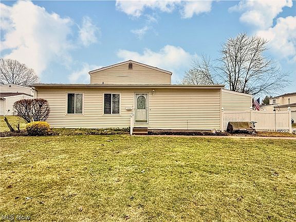 2nd image of 330 Deepwood Dr