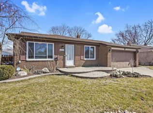 36514 Tarpon Dr, Sterling Heights, MI