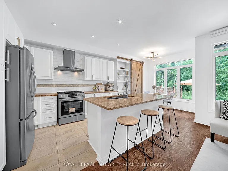 114 Hawkeswood Dr — Photo 14