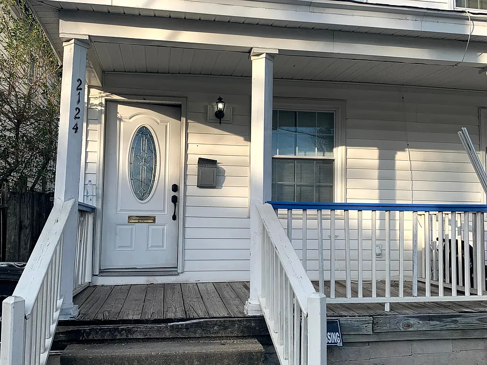 2124 Queen St #2124