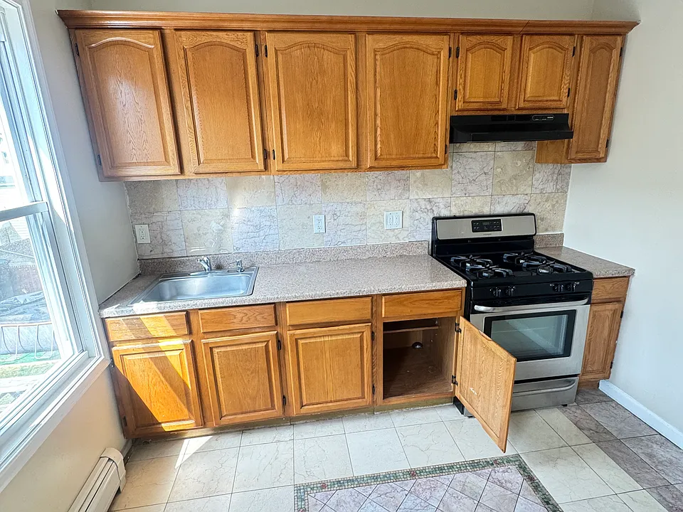 49 Bloomingdale Ave #3