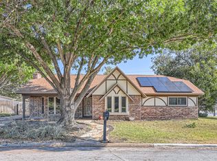 2100 Cannon Dr, Hurst, TX 76054
