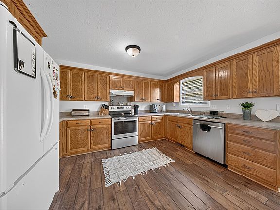 3rd image of 115 Apple St