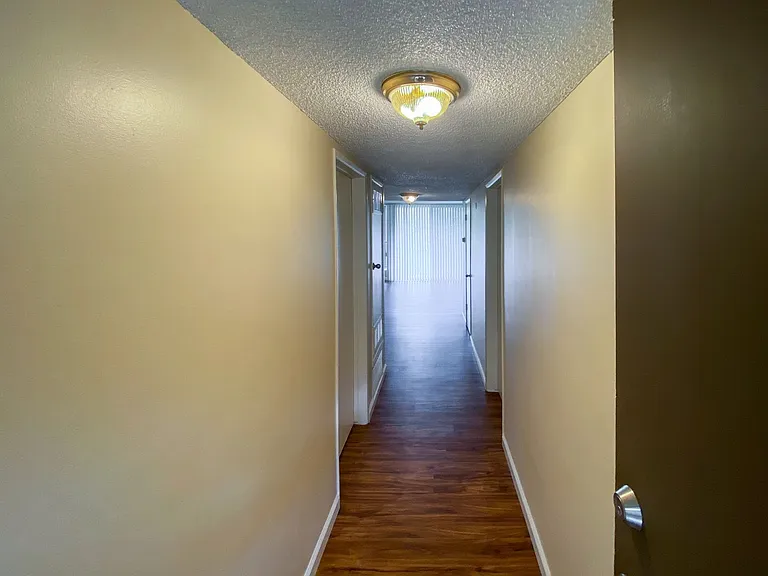 Sleepy Hollow Apartments — Photo 16