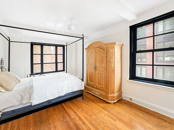 4th image of 235 E 22nd St APT 12T