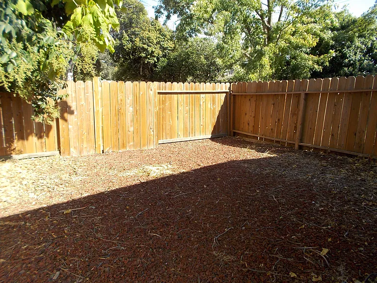 2134 Union Ave — Photo 22