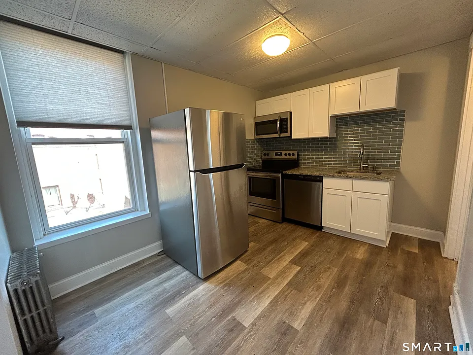 460 Main St #15