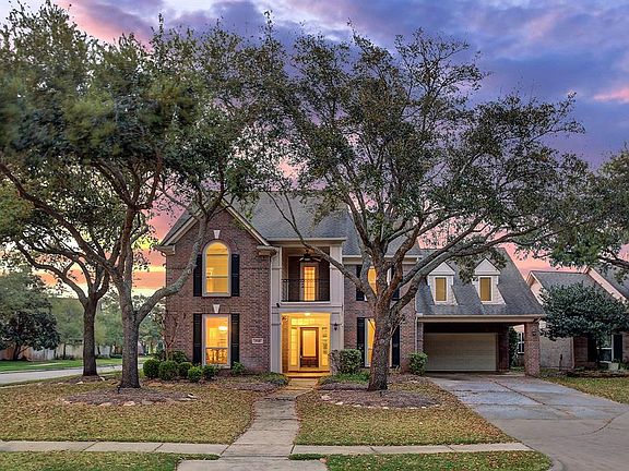 3rd image of 8542 Hillsboro Pl