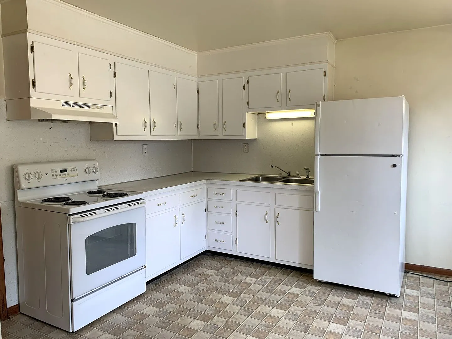 835 High St — Photo 2