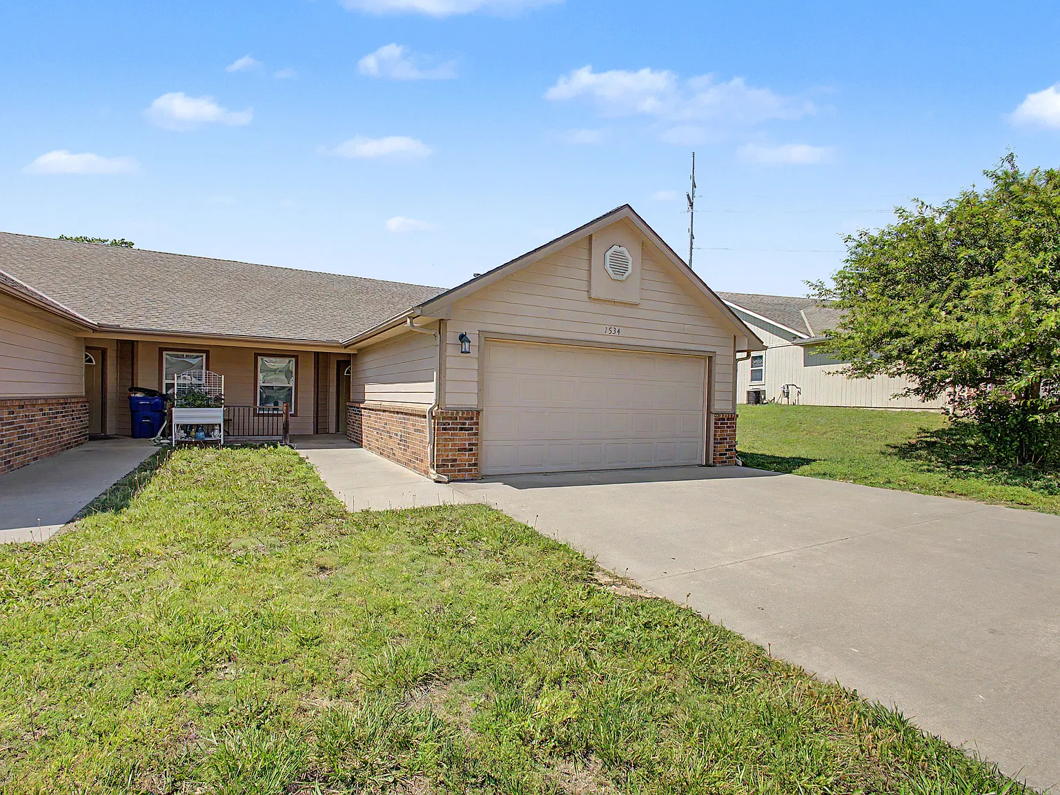 3 bed, 1126 sqft, $1,450 — Photo 2