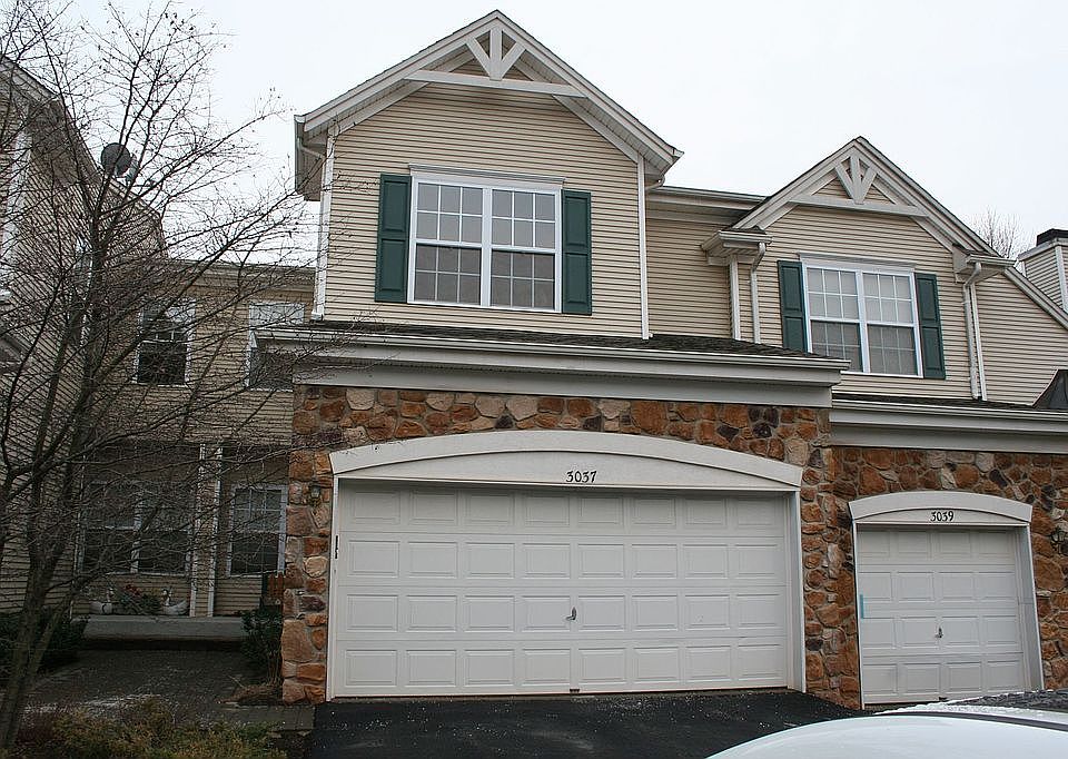 DESIRABLE MOUNTAINVIEW ESTATES  