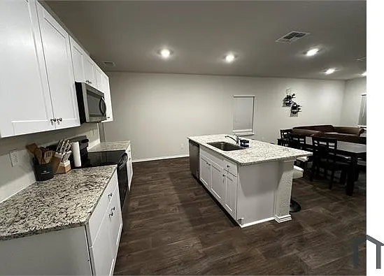 4 bed, $2,700 — Photo 4