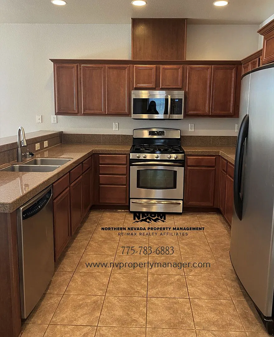 3 Bedroom 2 Bathroom Home in Wingfield Springs — Photo 4