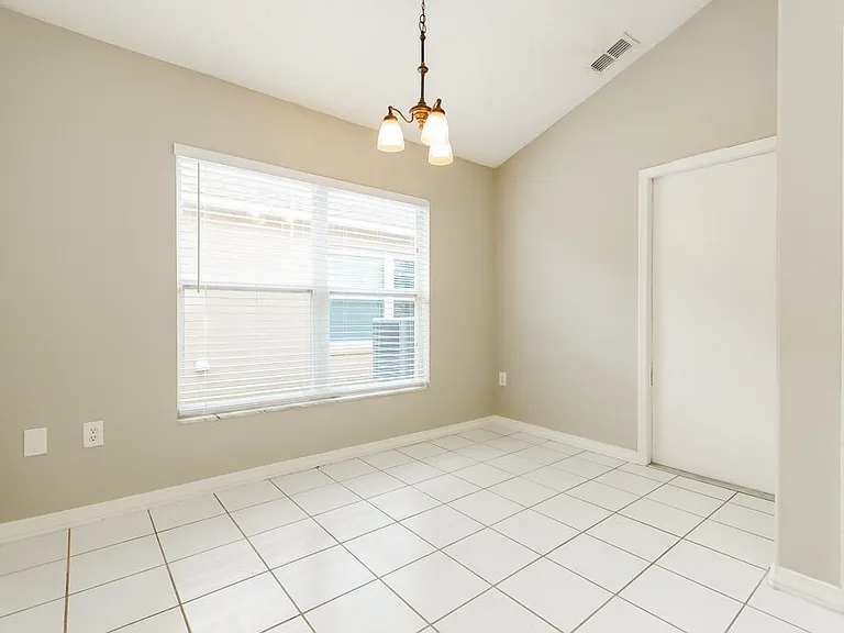 1718 Putney Cir — Photo 5