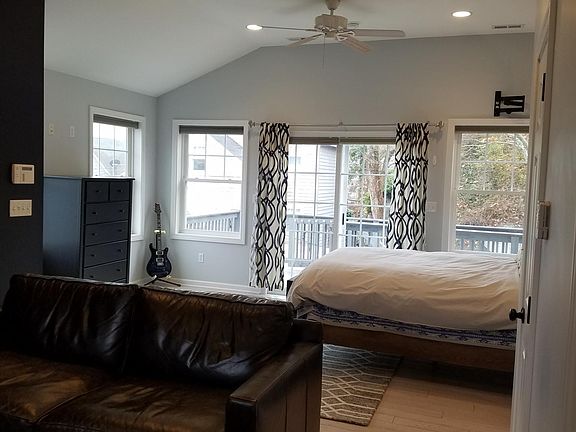 3rd image of 4 Glen St #1