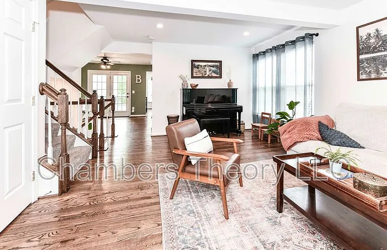 235 Shirley Sq SE — Photo 9