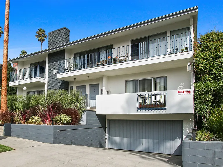 1011 19th Street in Santa Monica - North of Wilshire Blvd! — Photo 2