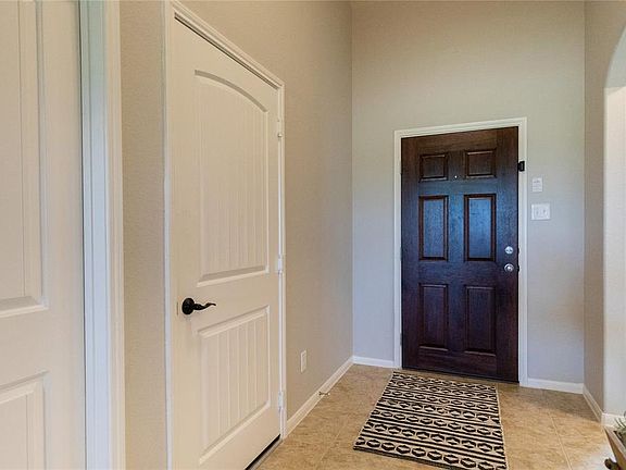 4th image of 425 Lake Line Dr