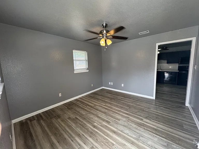 2820 Cedar Cir — Photo 2