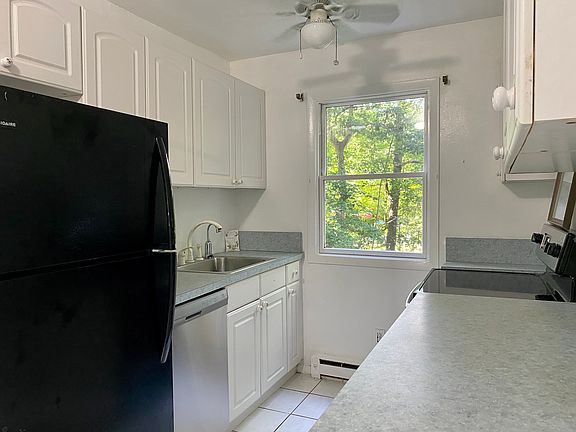 4th image of 38 Chapel Ln
