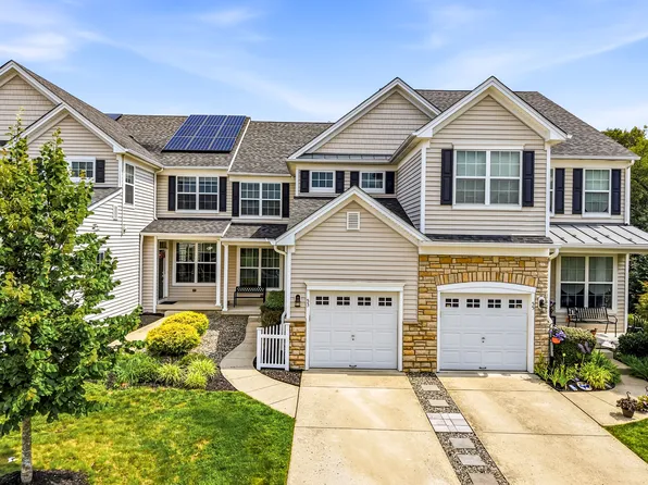 53 Overlook Dr, Mount Laurel, NJ 08054