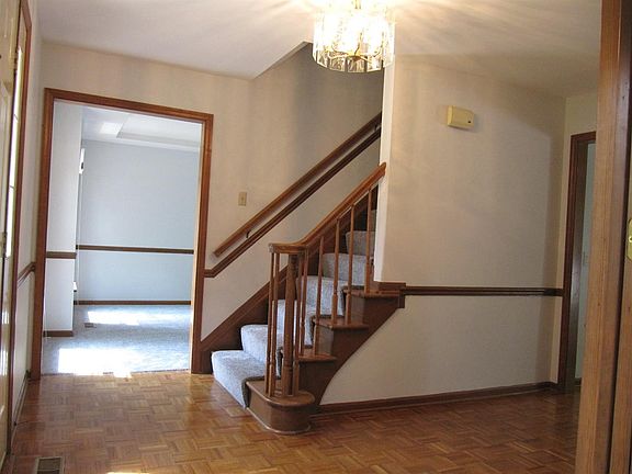 3rd image of 8104 Glenmill Ct