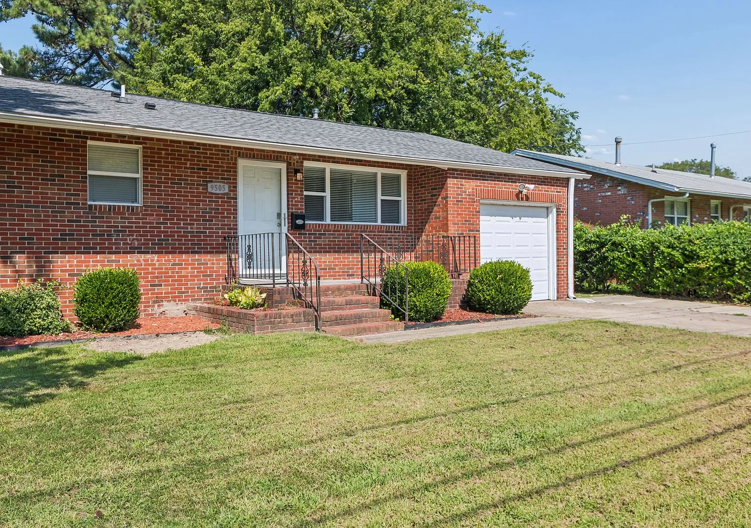 Move In Ready 3 Bedroom Ranch in Bayview! — Photo 3