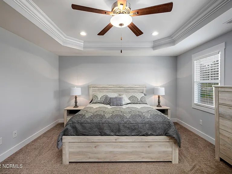 314 Holbrook Ln — Photo 15