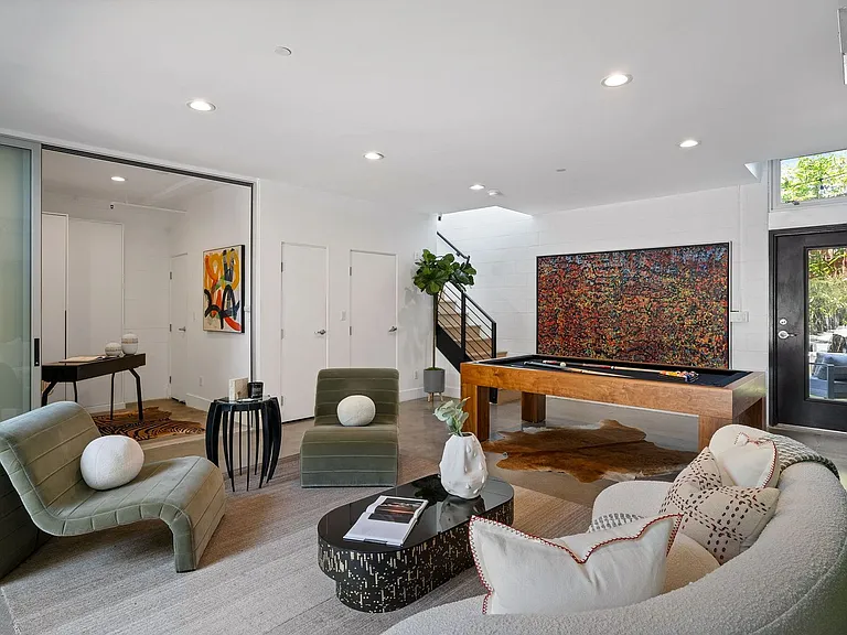 1037 N Laurel Ave #19C — Photo 12