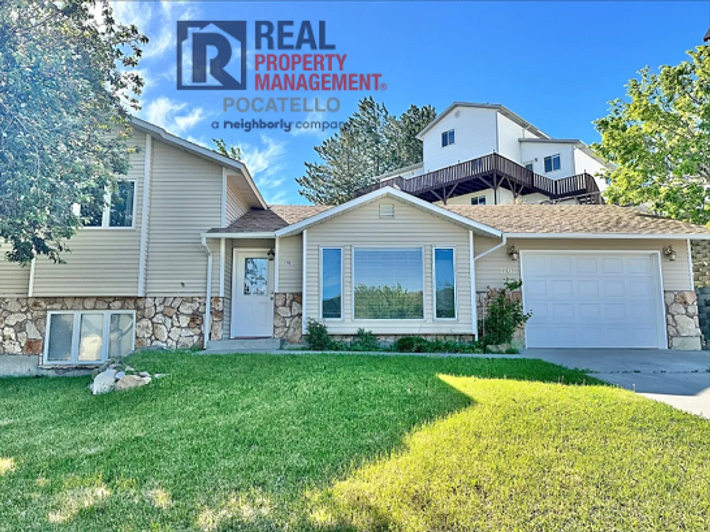 Beautiful 3 Bedroom 2 Bathroom Home - 1 Car Garage - Dog friendly — Photo 1